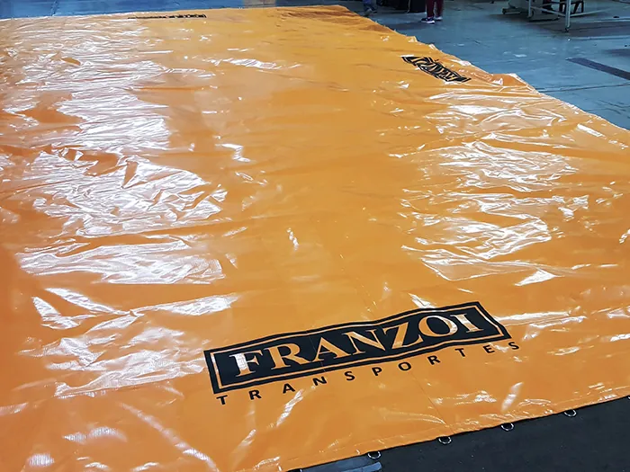 Lona laranja Franzoi Transportes fabricada pela Lona Mais